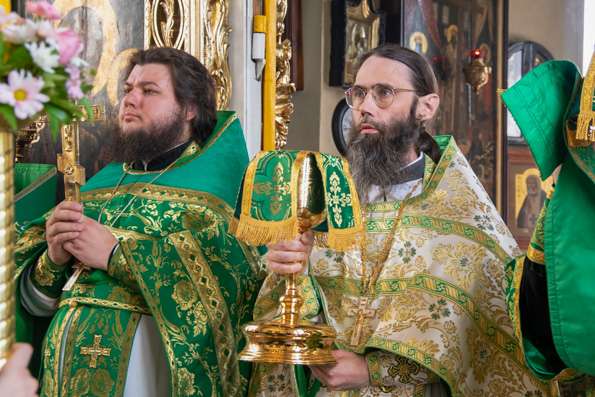 В храме Казанской духовной семинарии состоялись престольные торжества