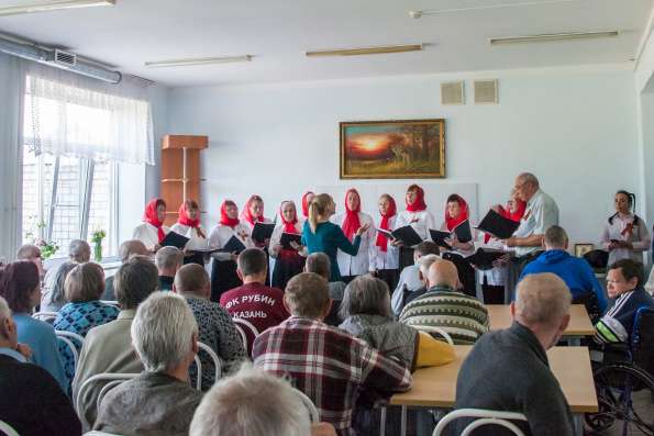 Прихожане Серафимовского храма Казани поздравили постояльцев Центра социальной адаптации «Милосердие» с Пасхой Христовой