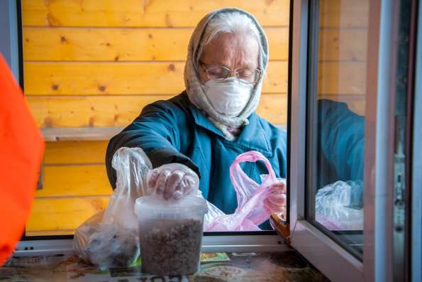 Епархиальная служба помощи нуждающимся и сеть общественного питания «Добрая столовая» совместно помогают нуждающимся