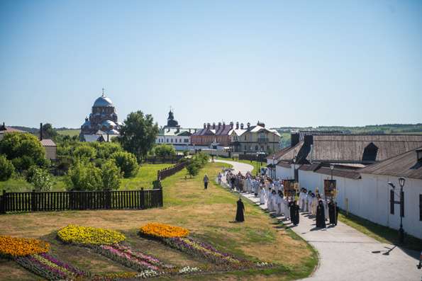 Митрополит Кирилл совершил освящение возрожденного храма святителя Николая Чудотворца в Свияжске