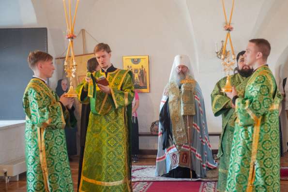 Глава митрополии совершил всенощное бдение в Сергиевском храме Иоанно-Предтеченского монастыря Свияжска