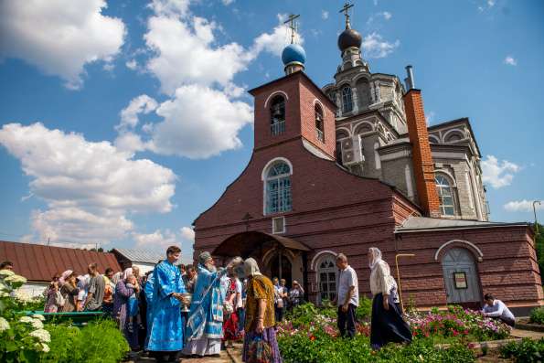В день памяти Седмиезерной иконы Божией Матери митрополит Кирилл возглавил праздничные богослужения в Седмиезерной пустыни
