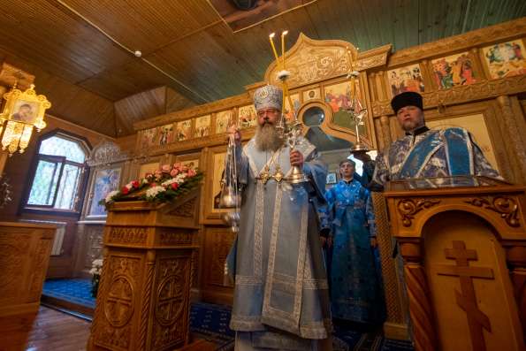 Митрополит Кирилл возглавил престольные торжества в казанском храме иконы Божией Матери «Всецарица»