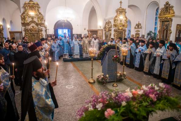 В канун празднования Грузинской иконе Богородицы митрополит Кирилл совершил всенощное бдение в Раифском монастыре