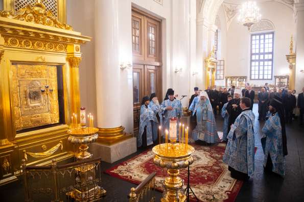 Глава Татарстанской митрополии совершил в Казанском соборе молебен перед началом Международного спортивного форума «Россия — спортивная держава»