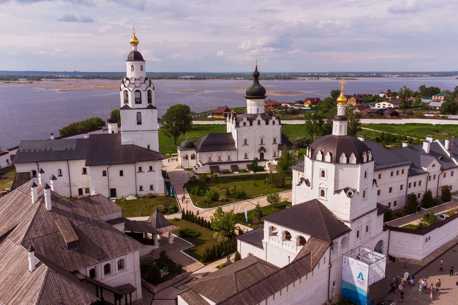 Для удобства паломников и туристов будет запущено автобусное сообщение между железнодорожной станцией Свияжск и островом-градом