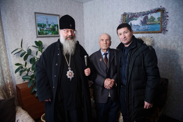Митрополит Кирилл навестил 96-летнего ветерана Великой Отечественной войны