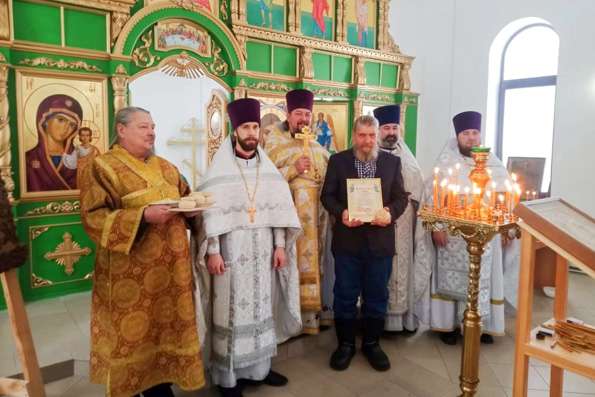 В новопостроенном Троицком храме села Арбузов Баран состоялось соборное богослужение