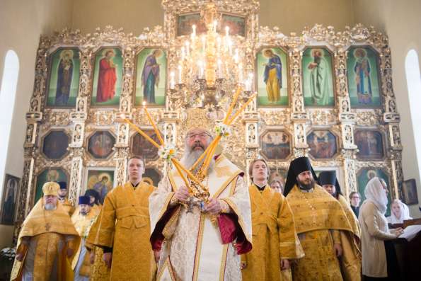 В праздник Собора вселенских учителей и святителей митрополит Кирилл совершил Литургию на греческом языке в храме Казанской духовной семинарии