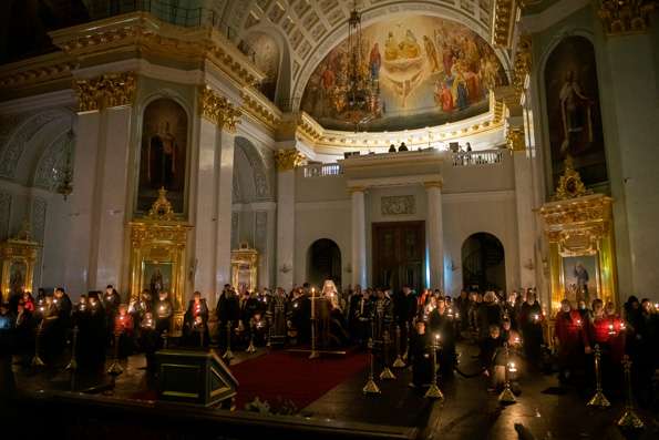 В понедельник первой седмицы Великого поста митрополит Кирилл совершил повечерие с чтением канона преподобного Андрея Критского в Казанском соборе