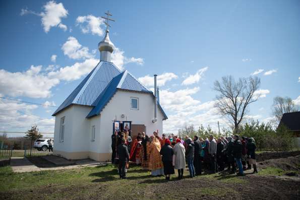 В день памяти великомученицы Александры митрополит Кирилл возглавил престольный праздник в храме села Азбаба