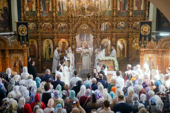 В праздник Вознесения митрополит Кирилл совершил Литургию в Вознесенском соборе Набережных Челнов