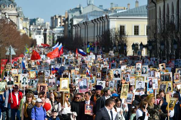 Духовенство и прихожане храмов города Казани приняли участие в акции «Бессмертный полк»