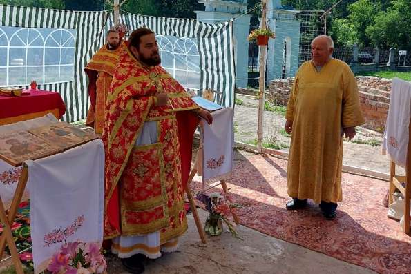 В день памяти пророка Божия Илии на месте разрушенного храма Живоначальной Троицы города Елабуги состоялась Божественная литургия