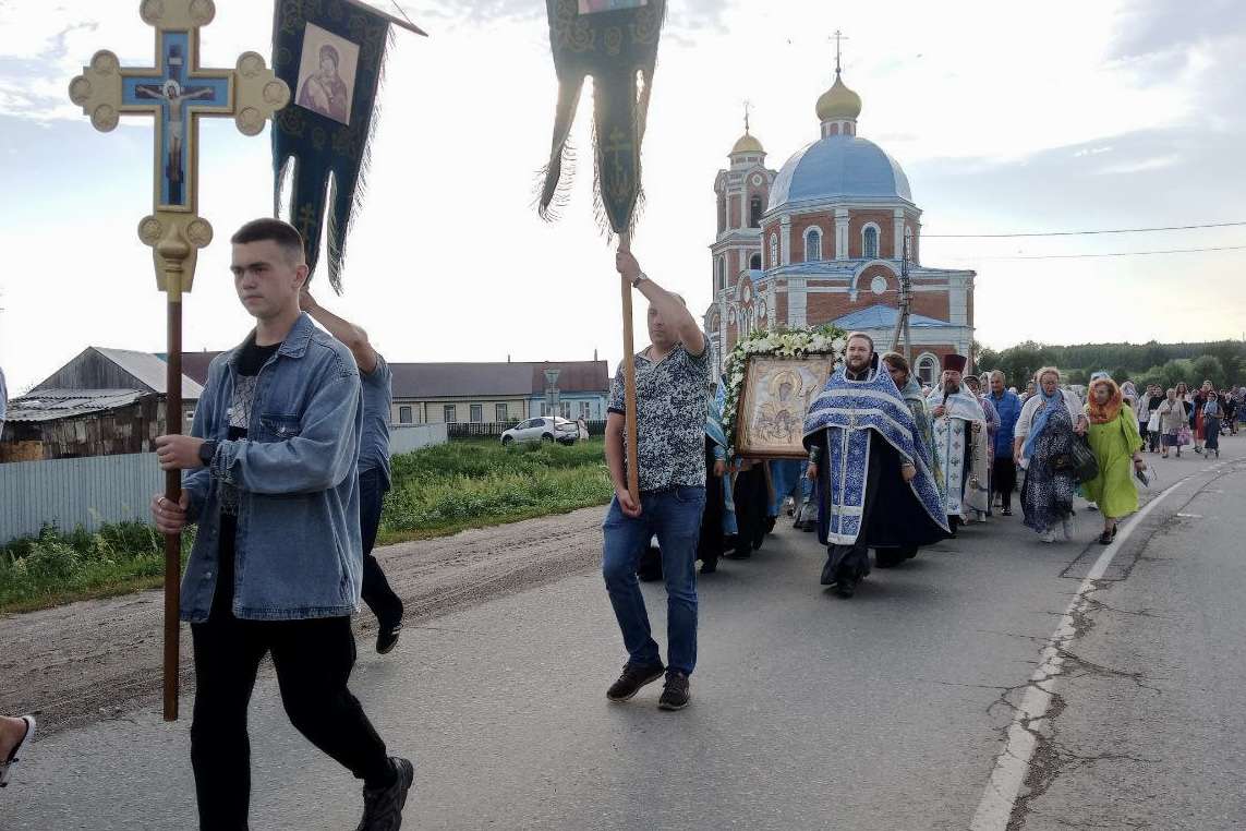 В день празднования Ахтырской иконе Божией Матери в храмах Рыбнослободского района РТ прошли праздничные богослужения