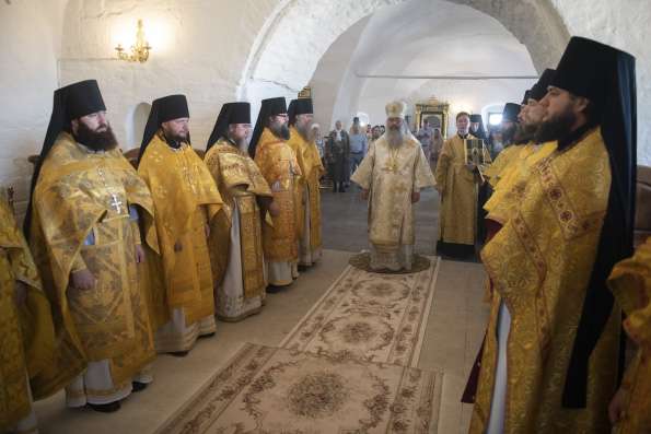 В праздник второго перенесения мощей святителя Германа Казанского митрополит Кирилл совершил Литургию в Свияжском Богородице-Успенском монастыре