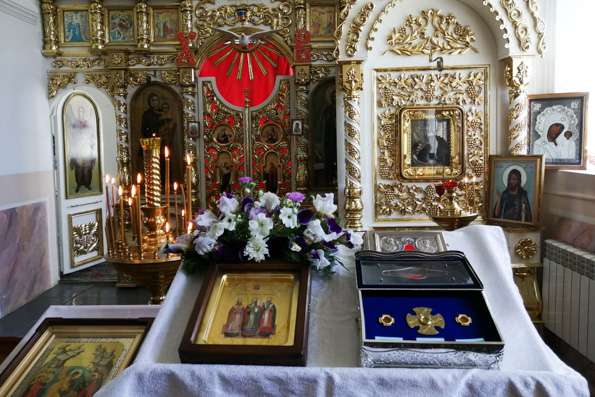 Верующие Верхнеуслонского благочиния поклонились мощам святителей Казанских Гурия, Варсонофия и Германа