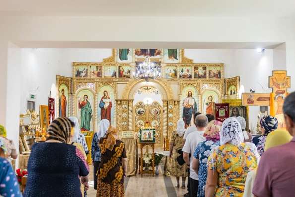 В строящемся храме Сошествия Святого Духа города Болгар состоялась первая Божественная литургия