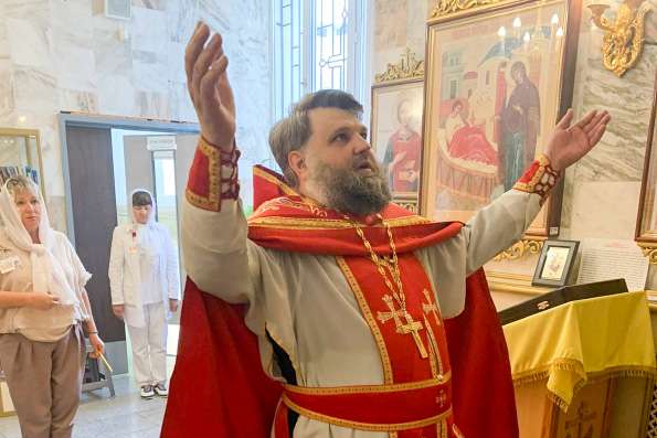  В день памяти великомученика и целителя Пантелеимона в храме-часовне в МКДЦ совершена Божественная литургия