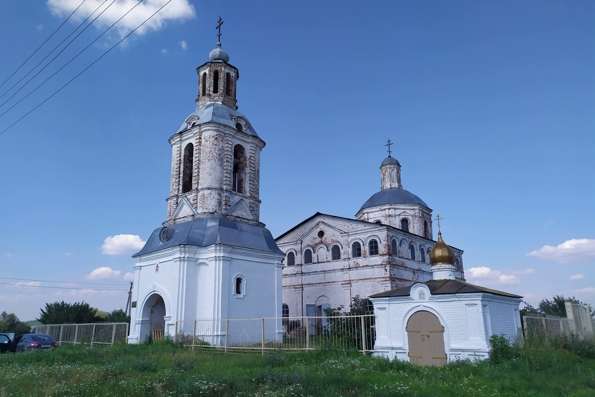 Добровольцы трудятся над восстановлением Никольского храма в селе Державино