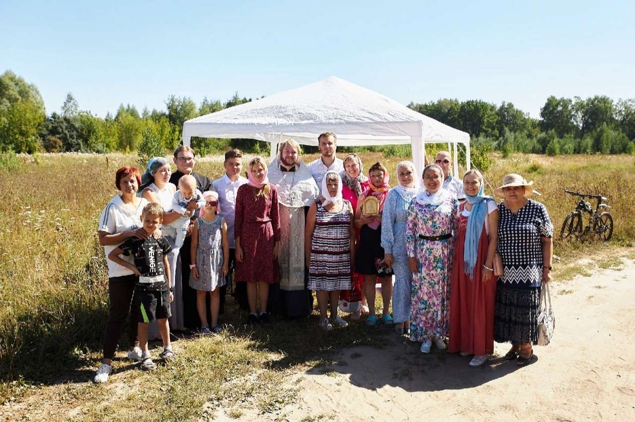 В праздник Преображения Господня на месте будущего строительства храма в посёлке Залесный состоялся молебен