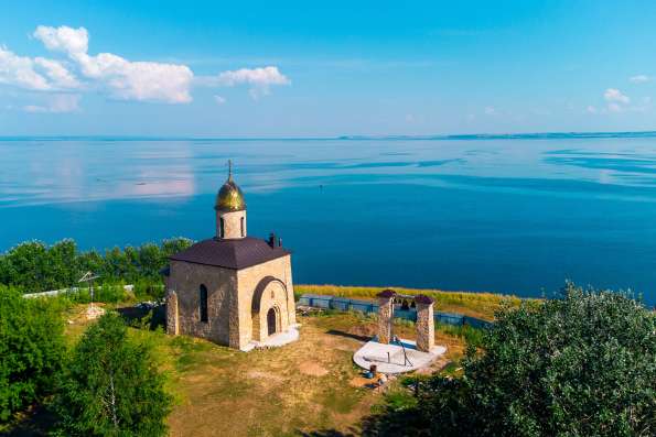 Храм мученика Уара в селе Икское Устье