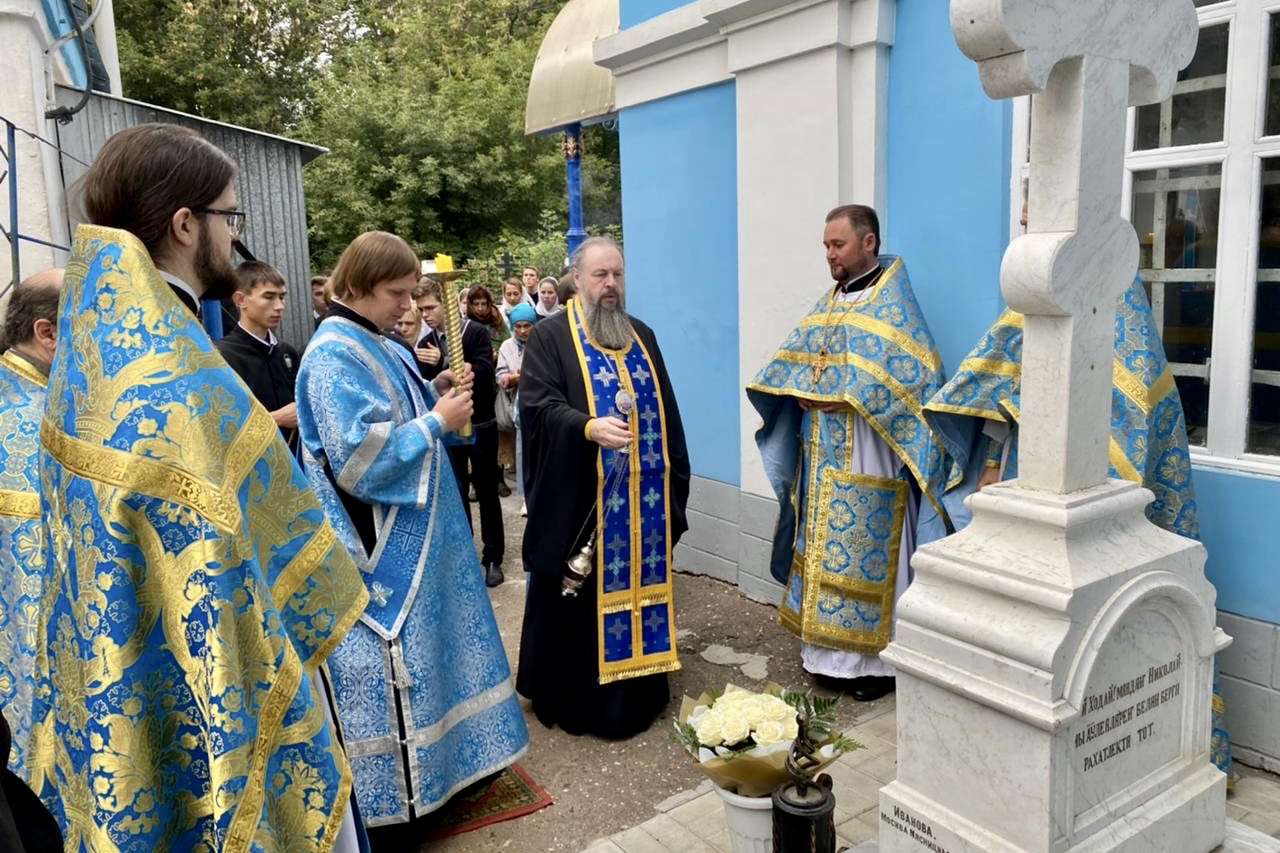 Митрополит Пензенский Серафим совершил заупокойную литию на могиле просветителя народов Поволжья Н.И. Ильминского