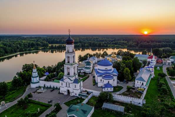 В канун Недели 12-й по Пятидесятнице митрополит Кирилл совершил всенощное бдение в Раифском монастыре